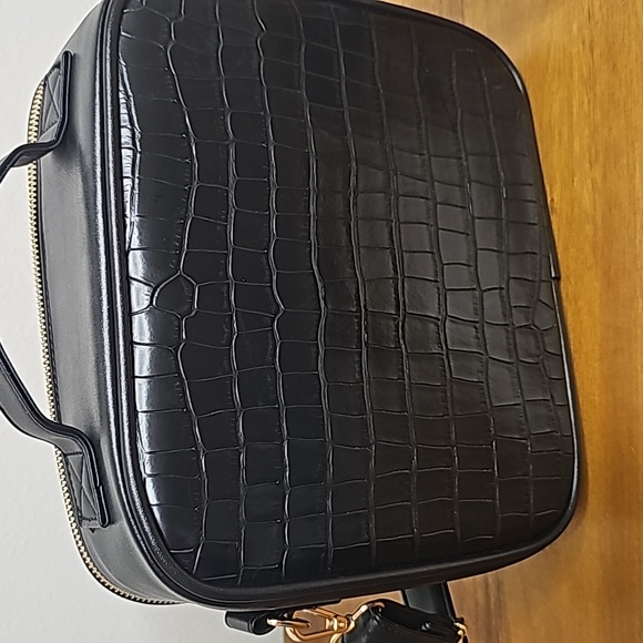 Cosmetic case with a leather detachable shoulder strap. - Picture 9 of 14